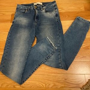 Comfy light wash skinny Tommy Jean